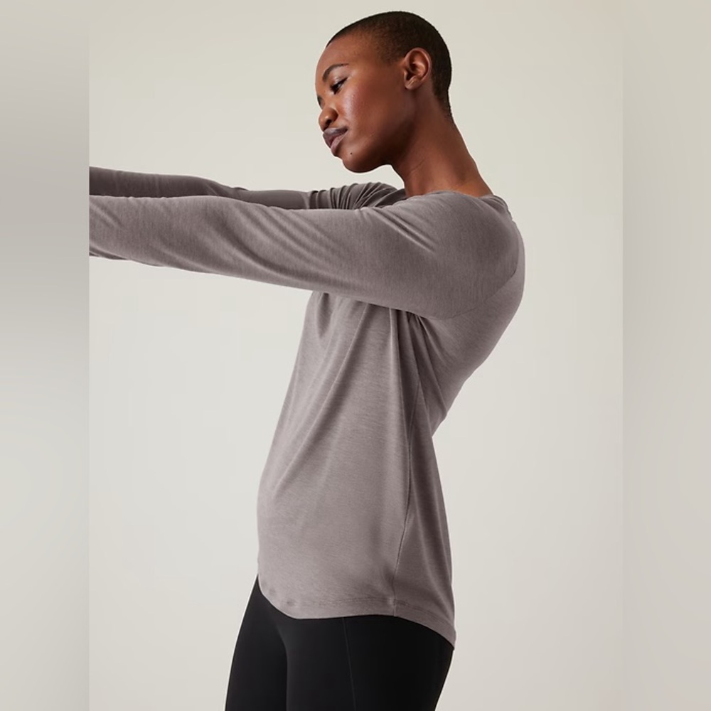 (NWT) Athleta Stratus Long Sleeve Top - Grey - M